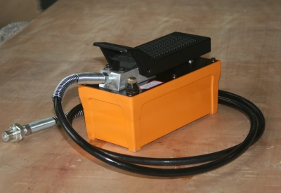 Air hydraulic foot pump